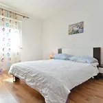 Lovely Flat Just Steps From The Fazana