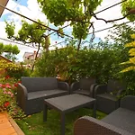 Apartman Lovely Flat Just Steps From The *