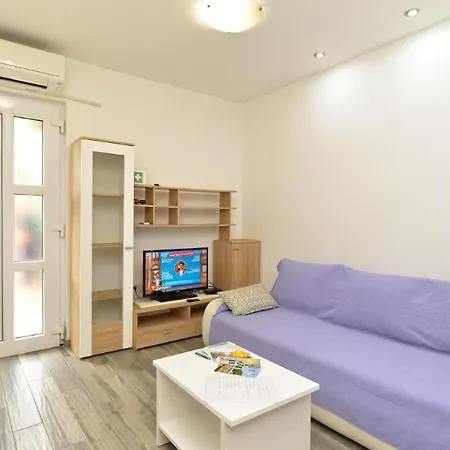 Lovely Flat Just Steps From The