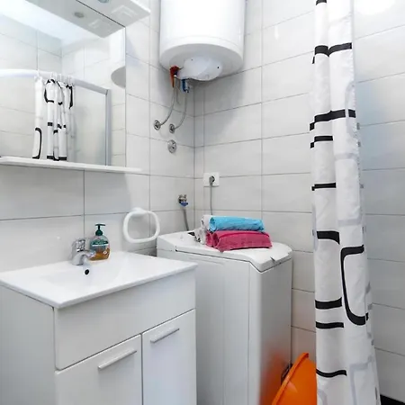 Apartamento Lovely Flat Just Steps From The Fažana