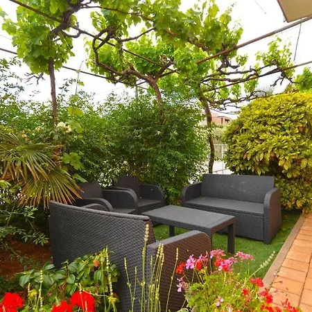 Lovely Flat Just Steps From The Apartment *