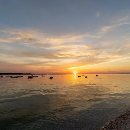 Lovely Flat Just Steps From The Apartman Fažana