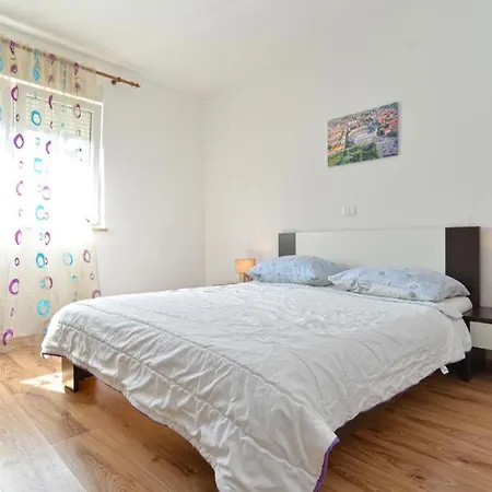 Lovely Flat Just Steps From The Fažana