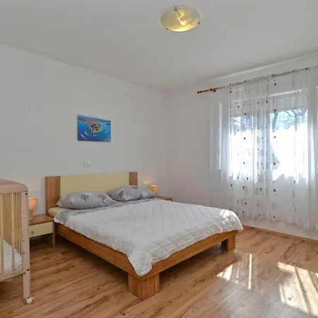 Apartment Lovely Flat Just Steps From The