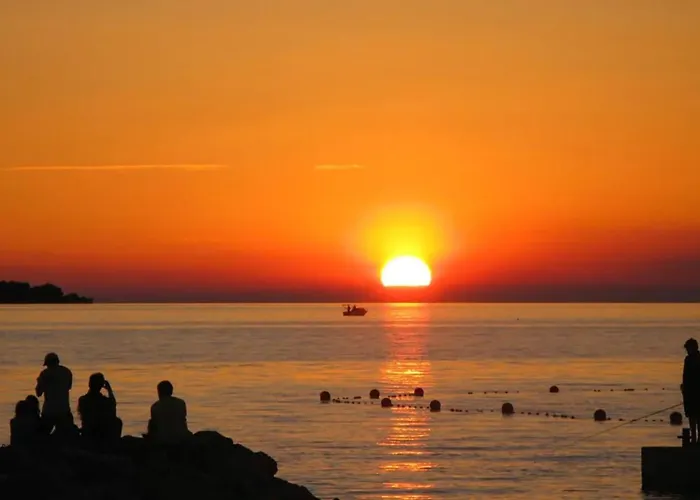 Lovely Flat Just Steps From The Apartman *