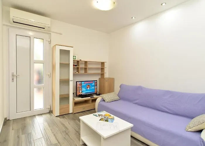 Lovely Flat Just Steps From The