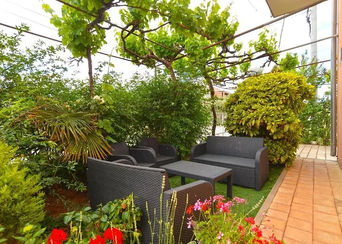 Lovely Flat Just Steps From The Apartman *