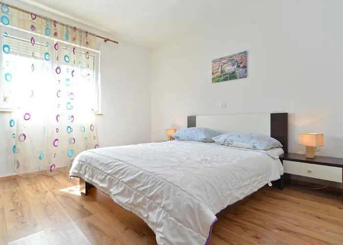 Lovely Flat Just Steps From The Fažana